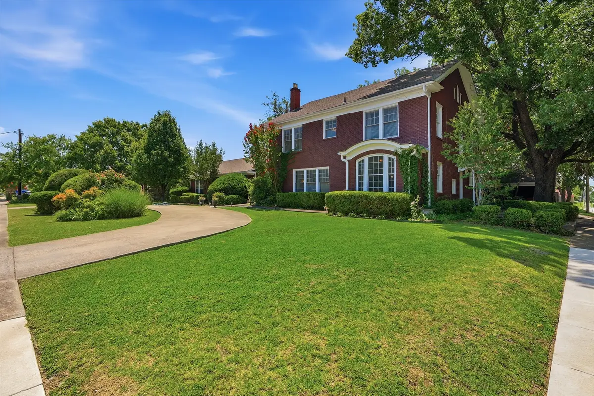 221 W 5th Street, Bonham, TX 75418 - #1