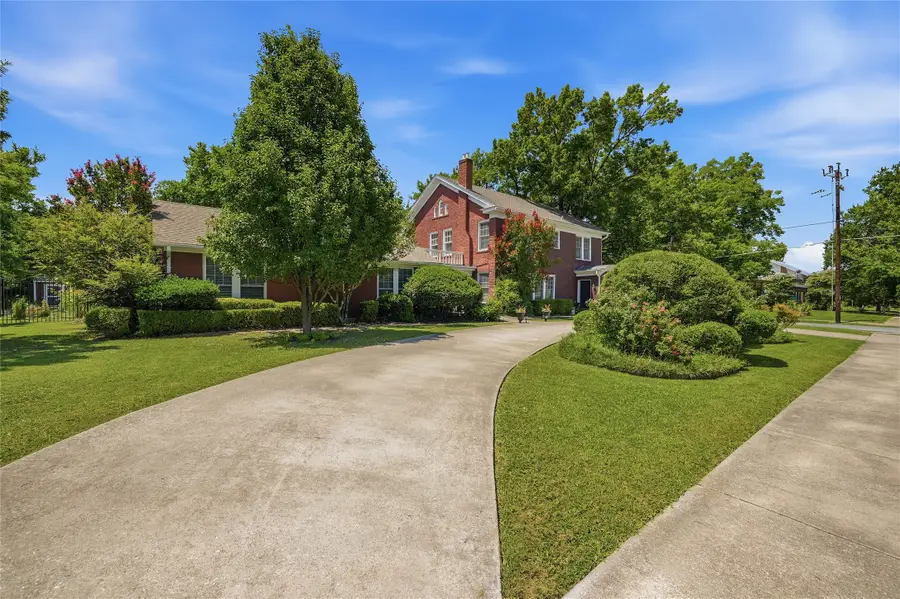 221 W 5th Street, Bonham, TX 75418 - #2
