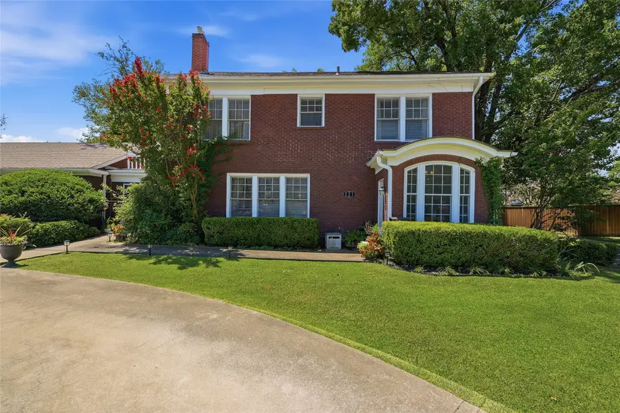 221 W 5th Street, Bonham, TX 75418 - #3