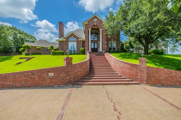 806 Forest Oaks Circle, Woodway, TX 76712