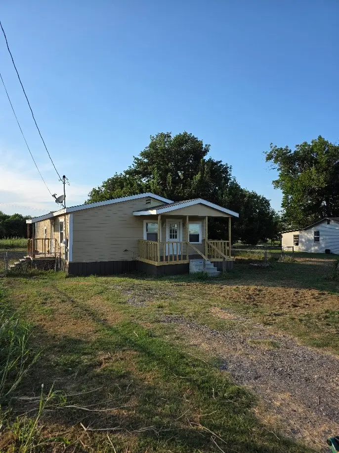 916 West Avenue B, Rosebud, TX 76570 - #2