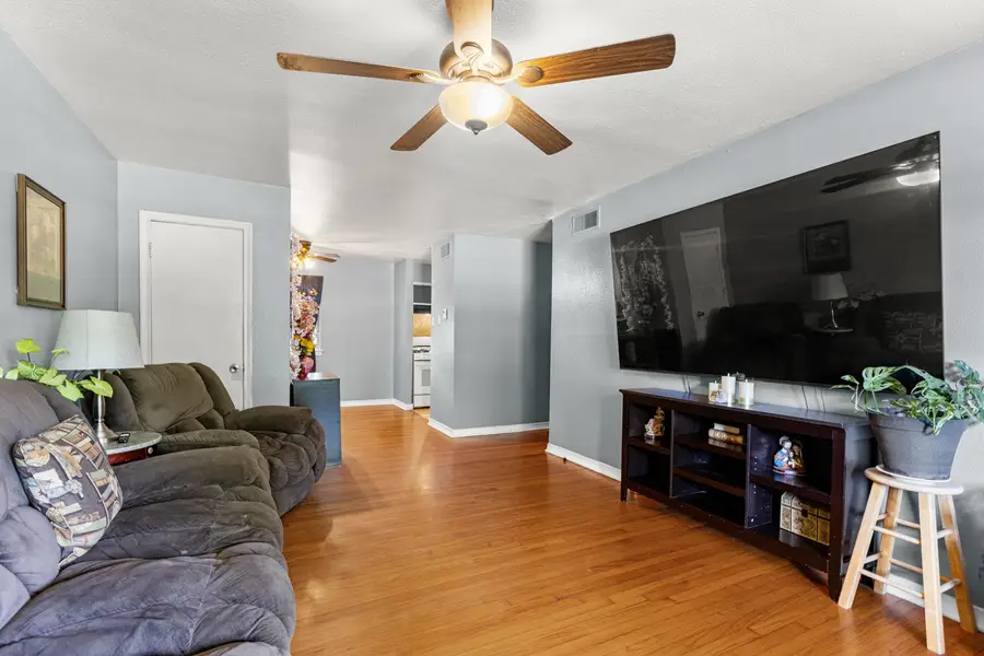 301 W Ridgewood Drive, Garland, TX 75041 - #2