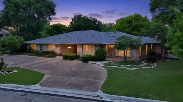 1008 Loch Lomond Drive, Arlington, TX 76012