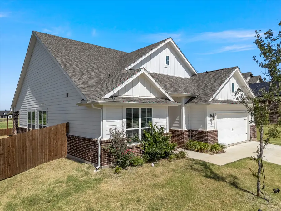 801 Taliaferro Trail, Springtown, TX 76082 - #2