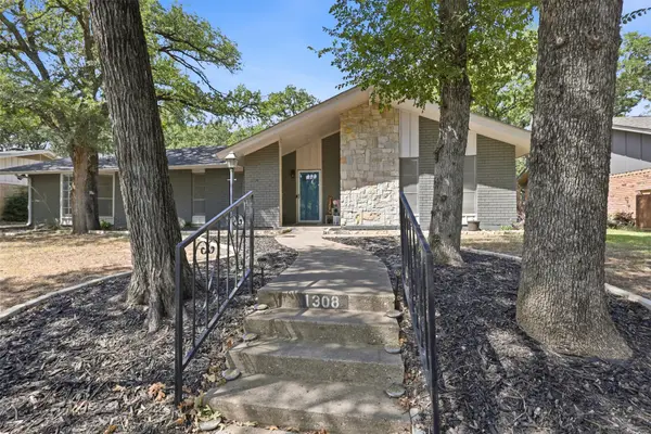 1308 W Redbud Drive, Hurst, TX 76053