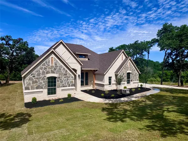 5025 Glenoaks Court, Weatherford, TX 76088