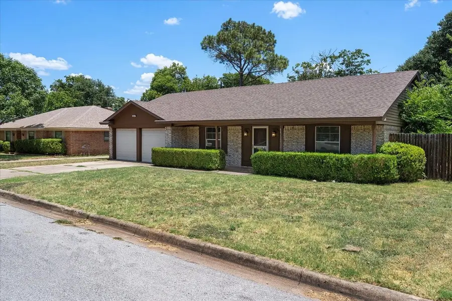 7409 Pinehurst Drive W, Fort Worth, TX 76134 - #2