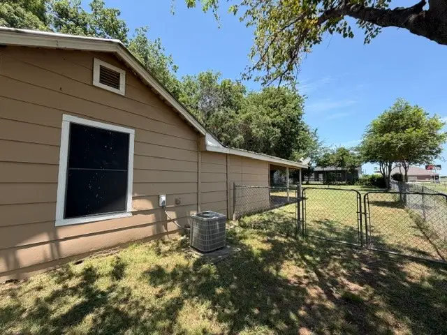 105 2nd Street, Valley View, TX 76272 - #2