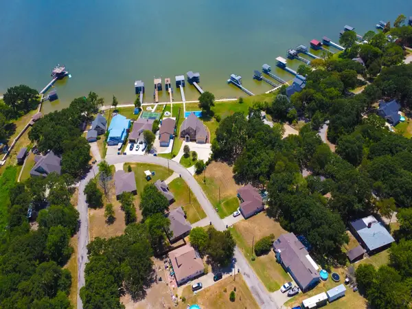 307 Coral Reef Street, Gun Barrel City, TX 75156