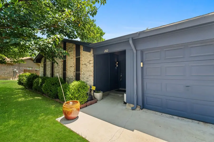 202 Fleetwood Court, Arlington, TX 76014 - #2
