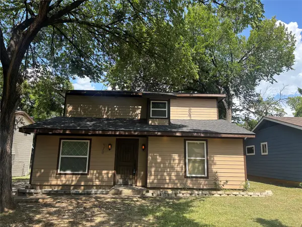 910 NE 31st, Grand Prairie, TX 75050