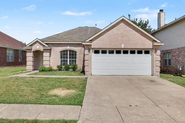 7315 Marsland Lane, Arlington, TX 76001
