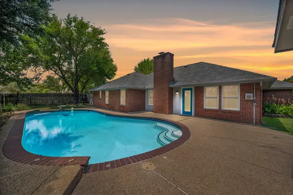 100 Downwood Drive, Burleson, TX 76028
