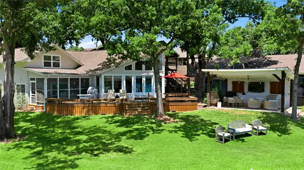 104 Doering Bay Circle, Mabank, TX 75156
