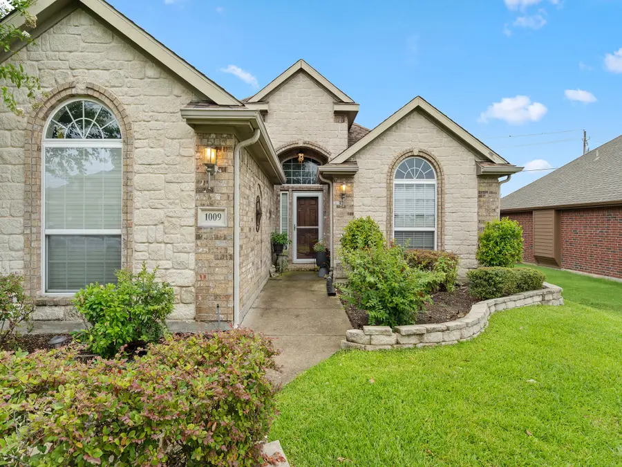 1009 Ethan Drive, Greenville, TX 75402 - #2