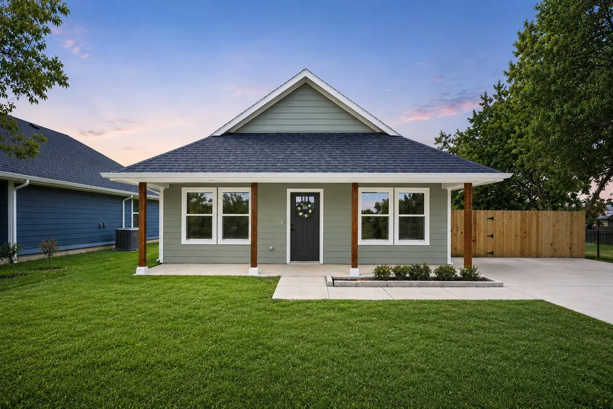 212 W Madison Street, Hillsboro, TX 76645 - #1