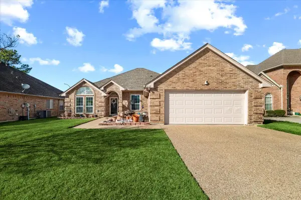 2117 Pinwood Circle, Arlington, TX 76001