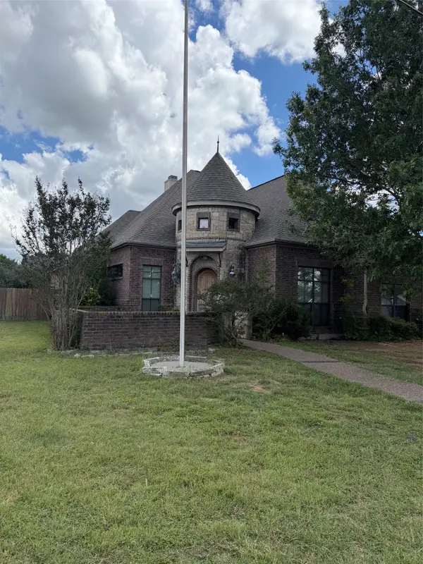 610 Vanishing Oaks Drive, Crawford, TX 76638