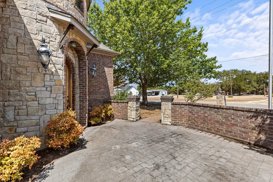 610 Vanishing Oaks Drive, Crawford, TX 76638 - #3