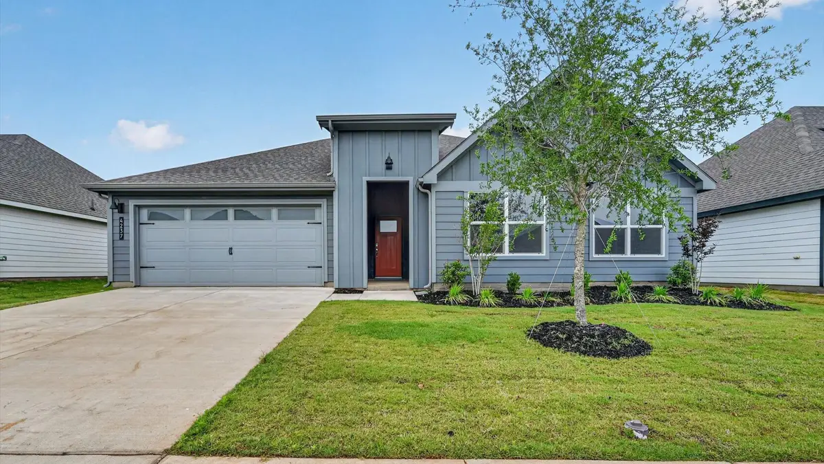 243 Sandstone Circle, Granbury, TX 76048 - #1