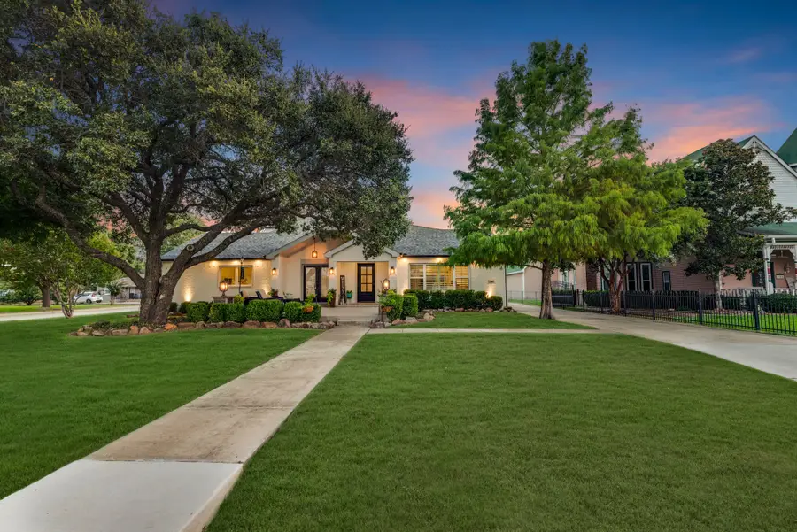 310 Travis Street, Roanoke, TX 76262 - #2