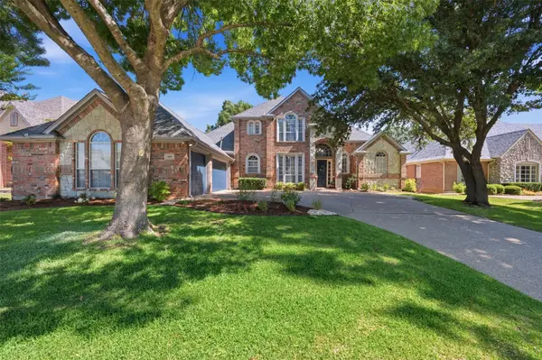 869 Thomas Crossing Drive, Fort Worth, TX 76028