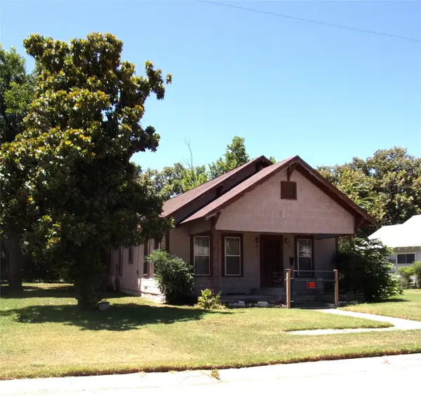 105 W Pecan Street, San Saba, TX 76877