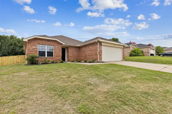 845 Beaver Creek Drive, Burleson, TX 76028