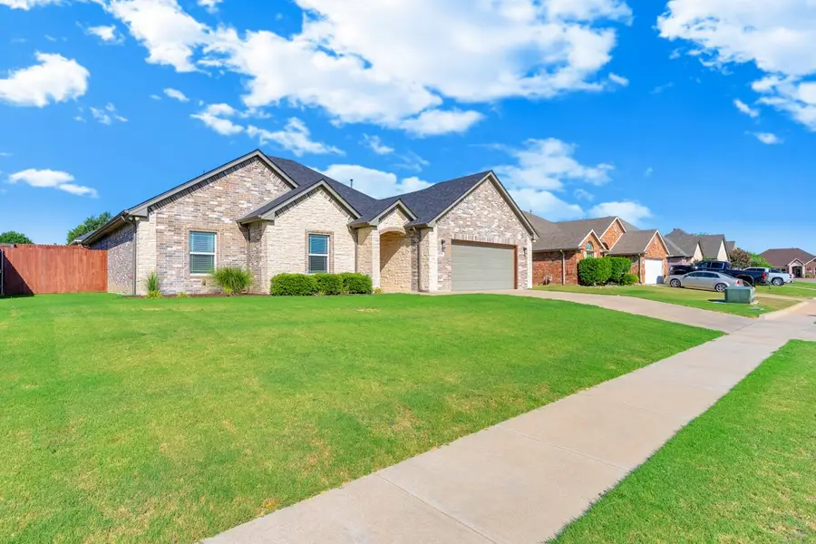 808 Chestnut Grove Drive, Cleburne, TX 76033 - #2