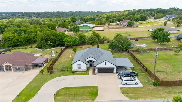 1305 E Apache Trail, Granbury, TX 76048