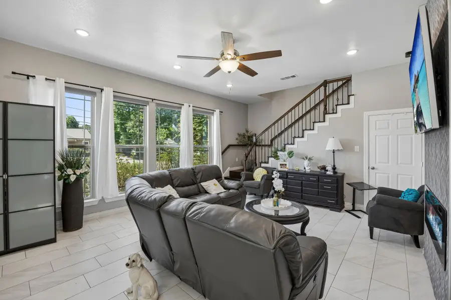 431 W Pioneer Drive, Irving, TX 75061 - #3