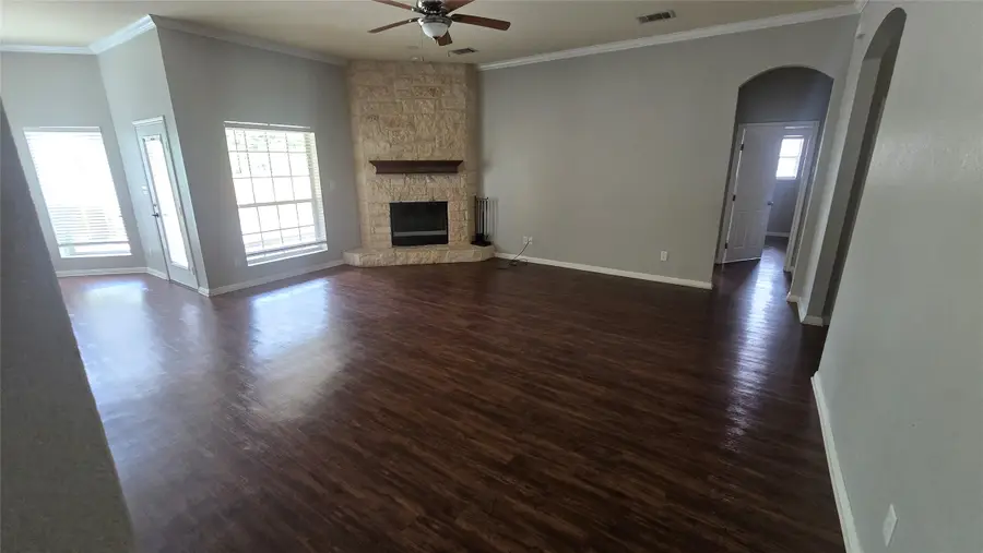 436 W Wall Street, Hewitt, TX 76643 - #3