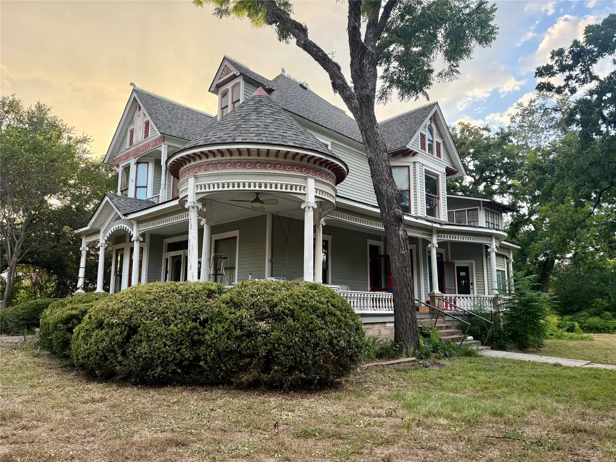 221 E Bridge Street, Granbury, TX 76048 - #1