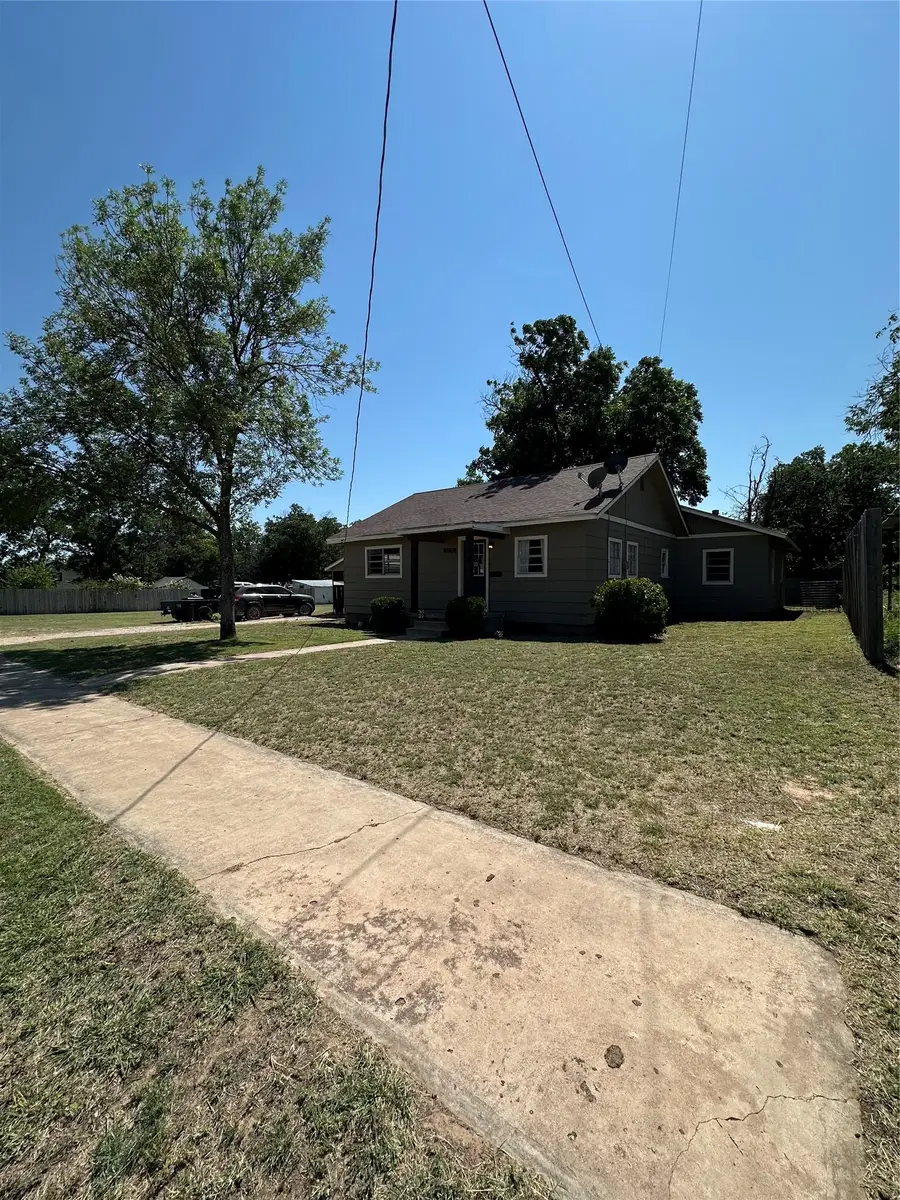 607 Fannin Street, Winters, TX 79567 - #2