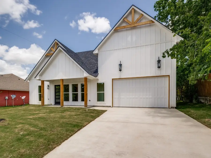 204 W Collins, Decatur, TX 76234 - #3