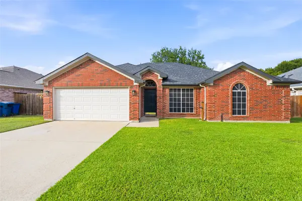 1020 Hannah Street, Burleson, TX 76028