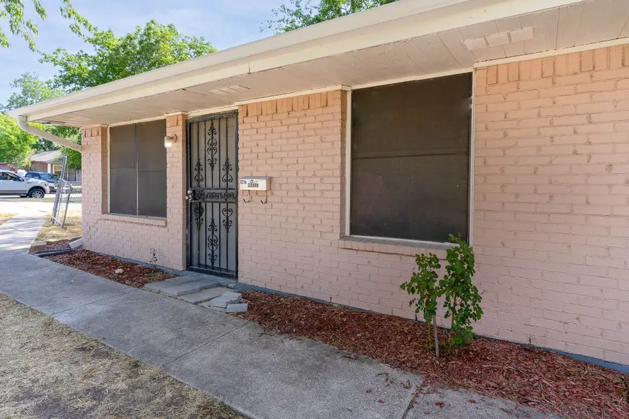 1216 E Baltimore Avenue, Fort Worth, TX 76104 - #2