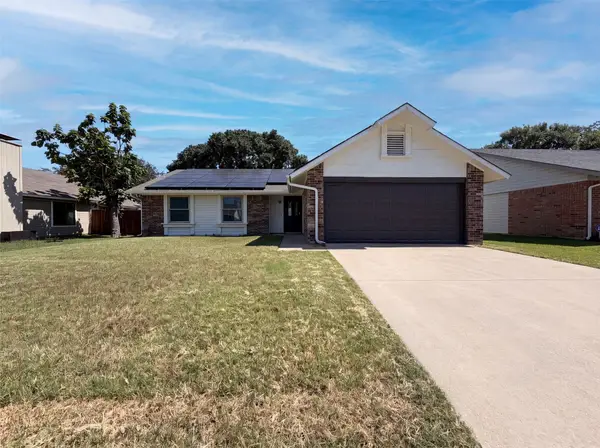 220 Creekwood Lane, Fort Worth, TX 76134