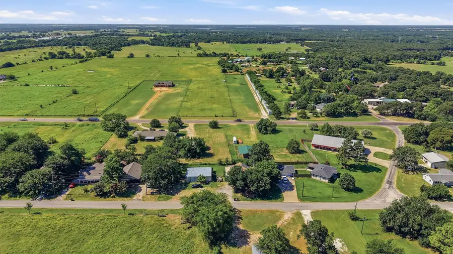 538 W Hughes Street, Collinsville, TX 76233 - #2