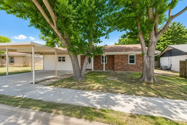 6620 Bernadine Drive, Watauga, TX 76148
