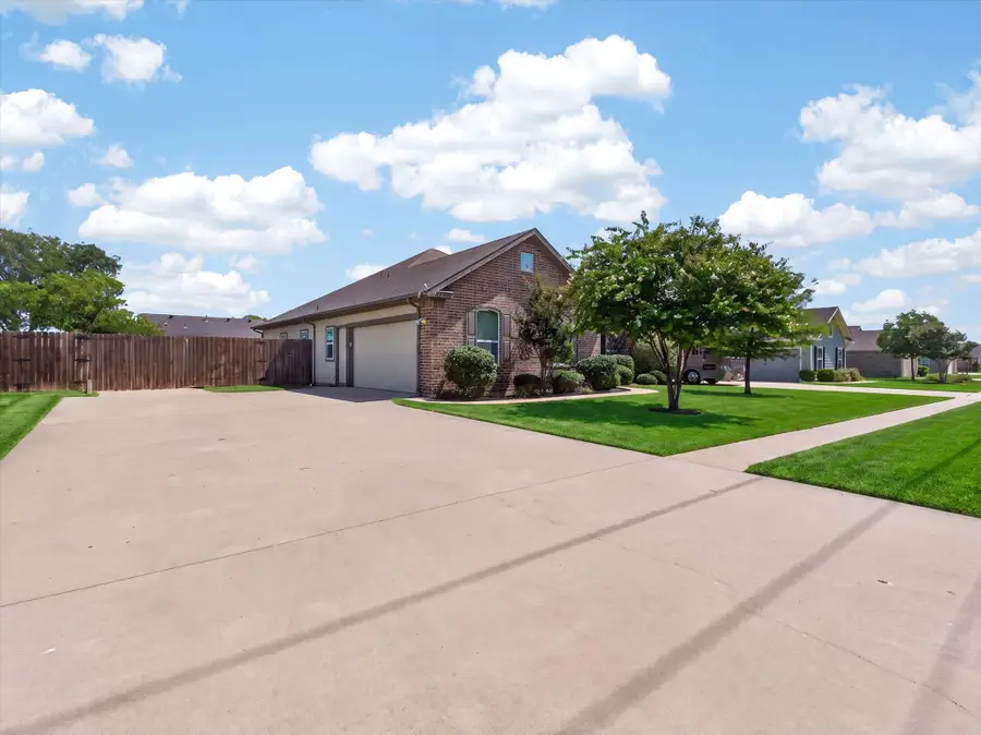 792 E Northside Drive, Pilot Point, TX 76258 - #3