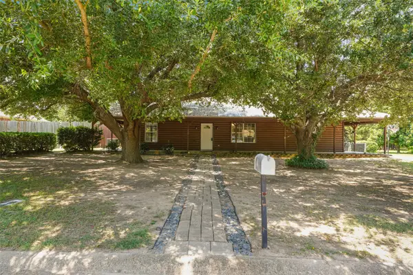 1112 Caprice Drive, Grand Saline, TX 75140