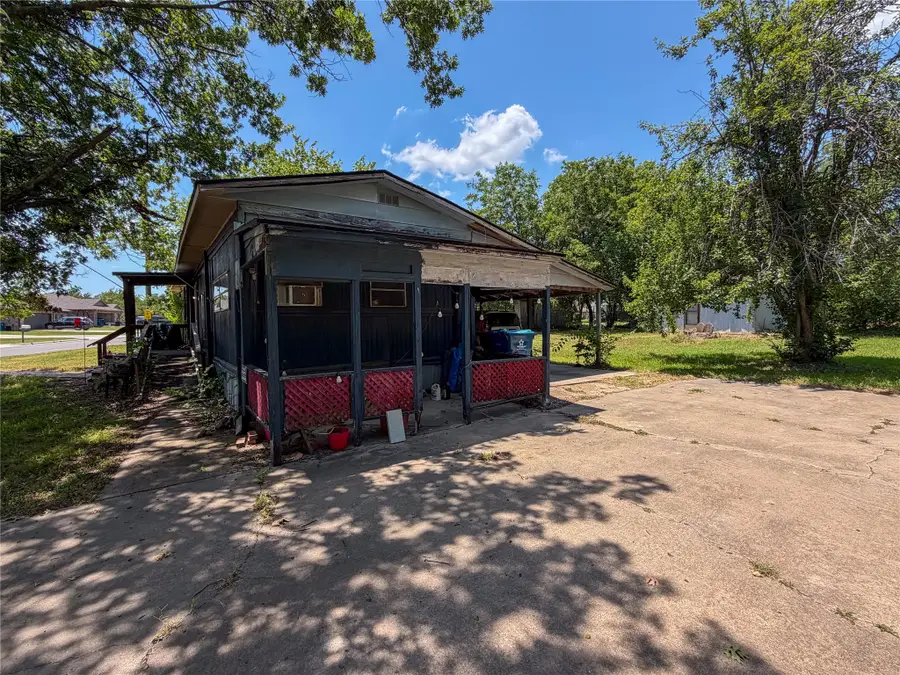 719 E Bullock Street, Denison, TX 75021 - #3