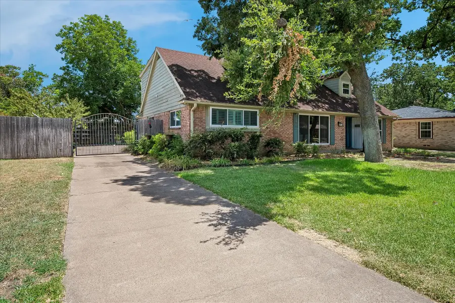 216 Huntingdon Drive, Irving, TX 75061 - #2