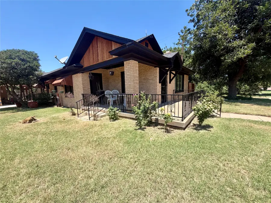908 Cain Street, Quanah, TX 79252 - #2