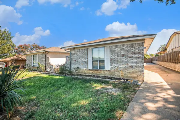 6913 W Cleburne Road, Fort Worth, TX 76133