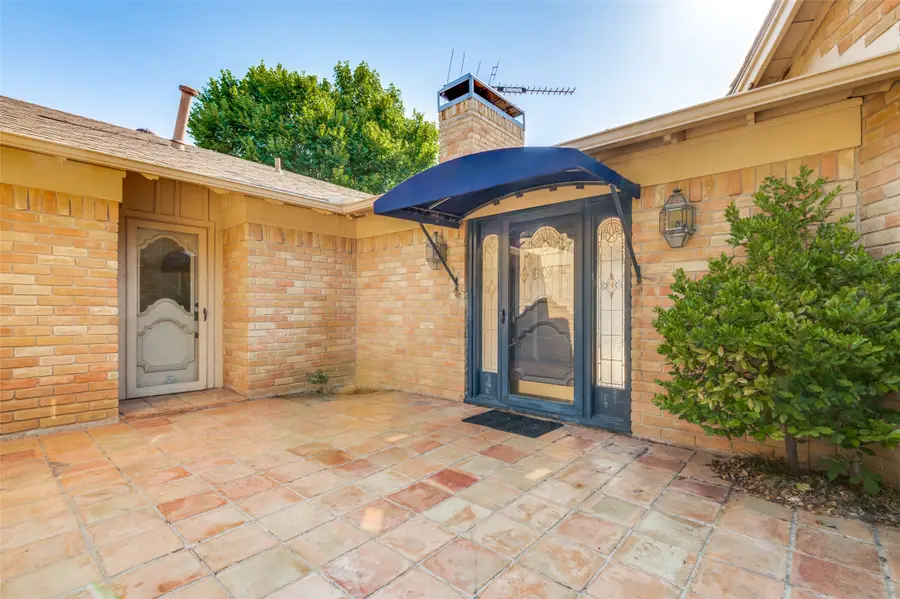 6101 Circleview Drive, Haltom City, TX 76180 - #2