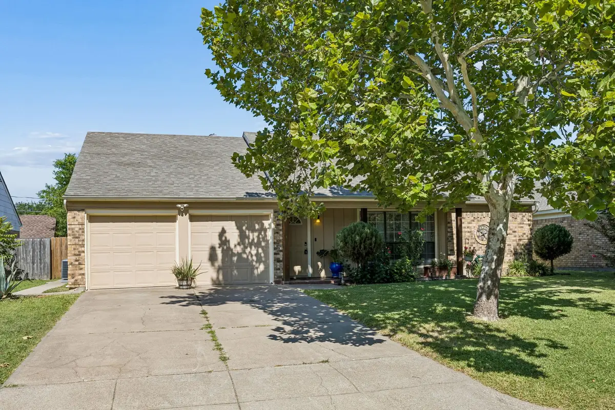 4114 Emerson Drive, Grand Prairie, TX 75052 - #1