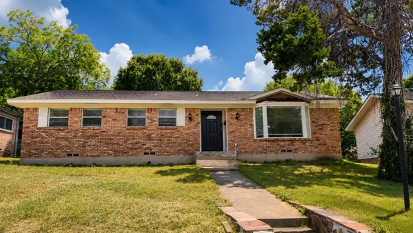 946 Highland Oaks Drive, Dallas, TX 75232