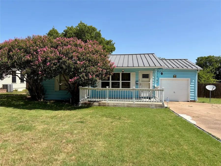 300 W Northern Avenue, Saginaw, TX 76179 - #3